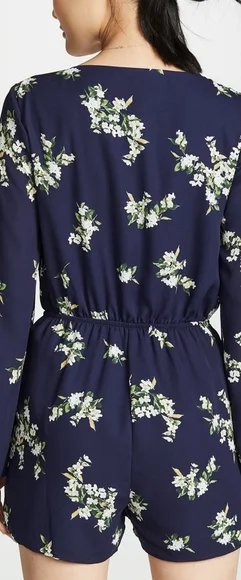 Cupcakes and Cashmere Dorene Romper Medium NWT - Picture 2 of 6